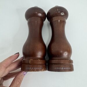Cole And Mason England Wood Salt & Pepper Grinder Set Shaker